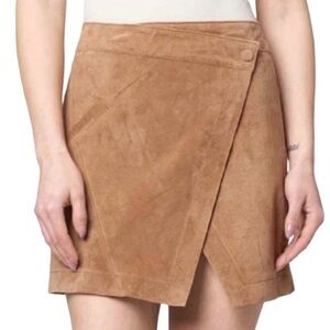 🍒NWT🍒 Blank NYC Suede Asymmetrical Wrap Mini Skirt in Tan, Size Medium